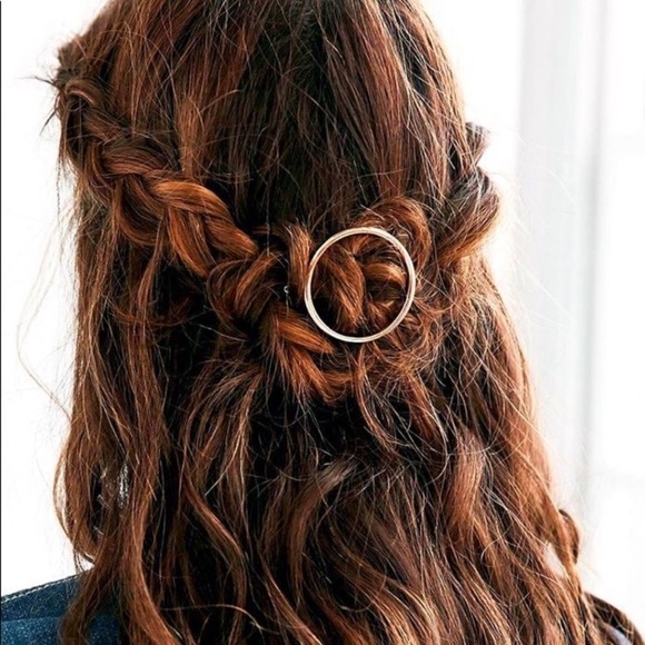 "Ring Around the Rosy" Minimalist Circle Clip - Picture 4 of 15